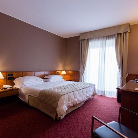 Leinì Air Palace Hotel מראה חיצוני תמונה