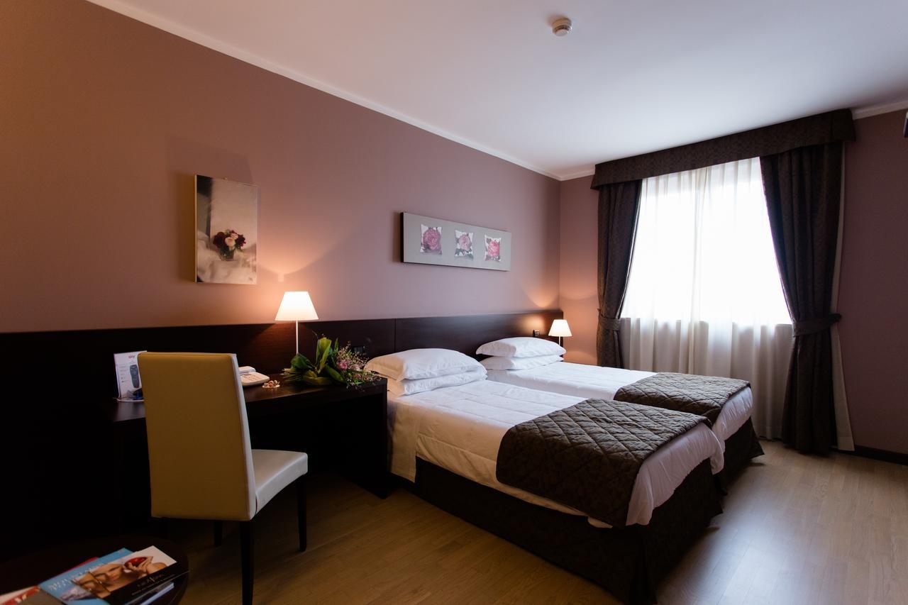 Leinì Air Palace Hotel מראה חיצוני תמונה