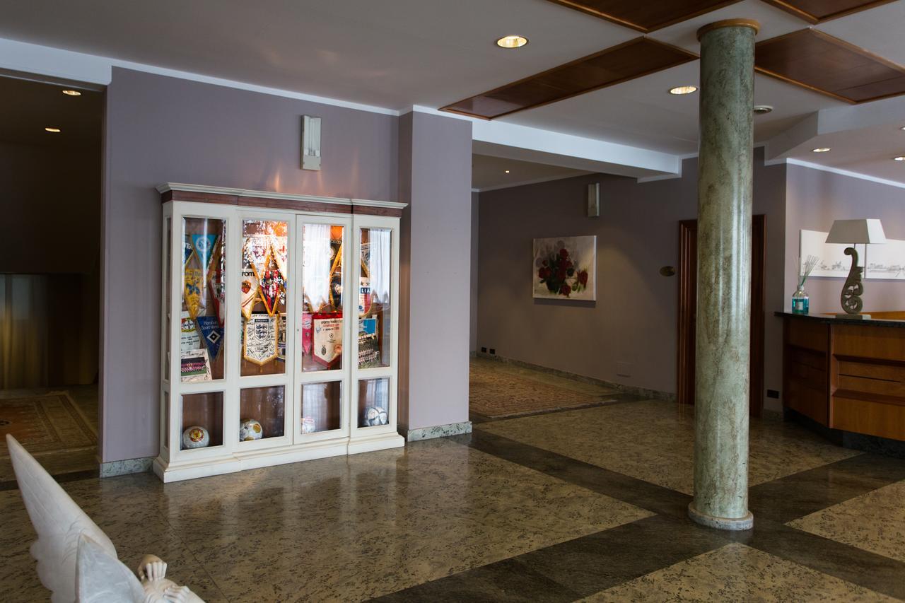 Leinì Air Palace Hotel מראה חיצוני תמונה