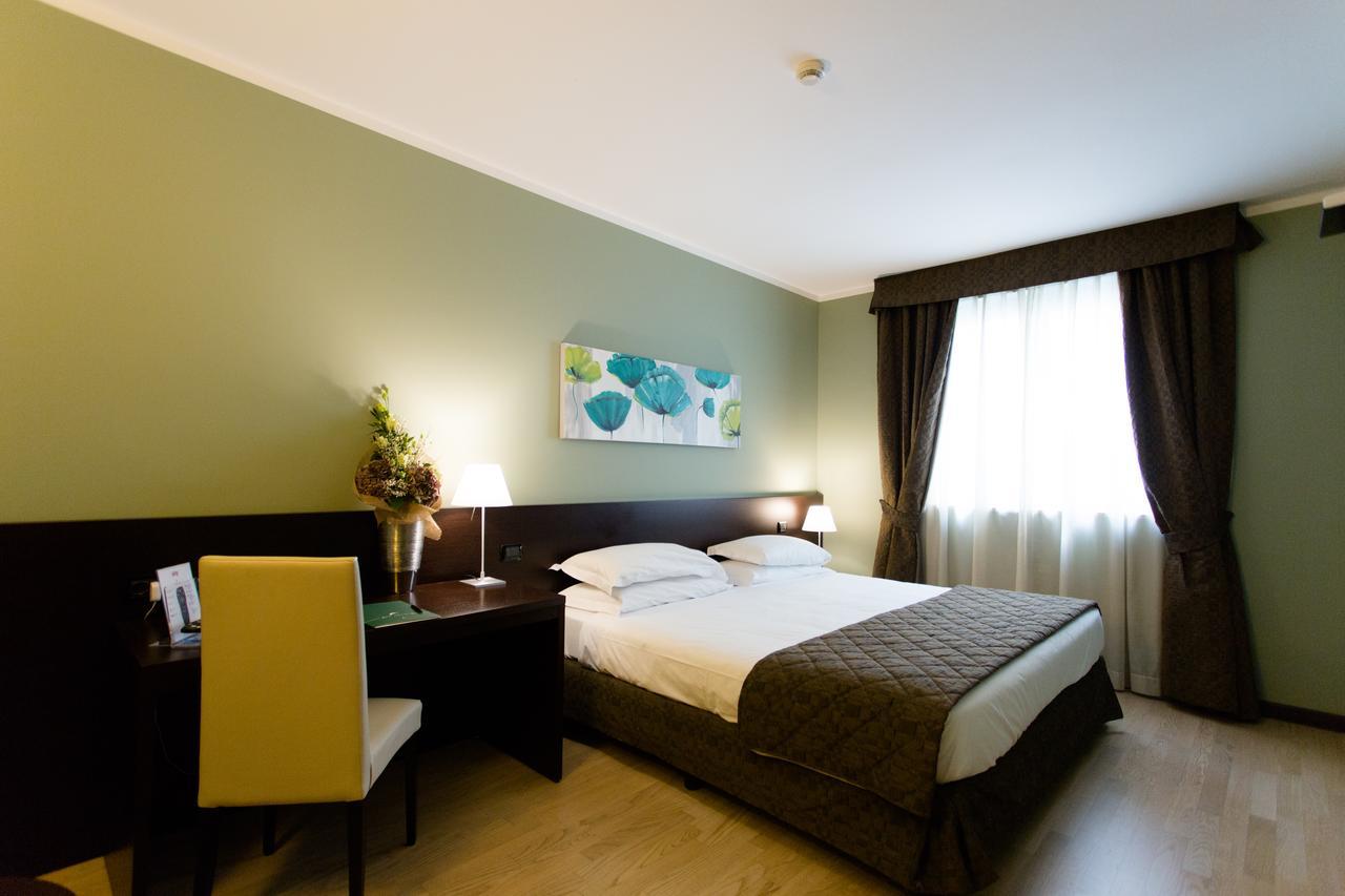 Leinì Air Palace Hotel מראה חיצוני תמונה