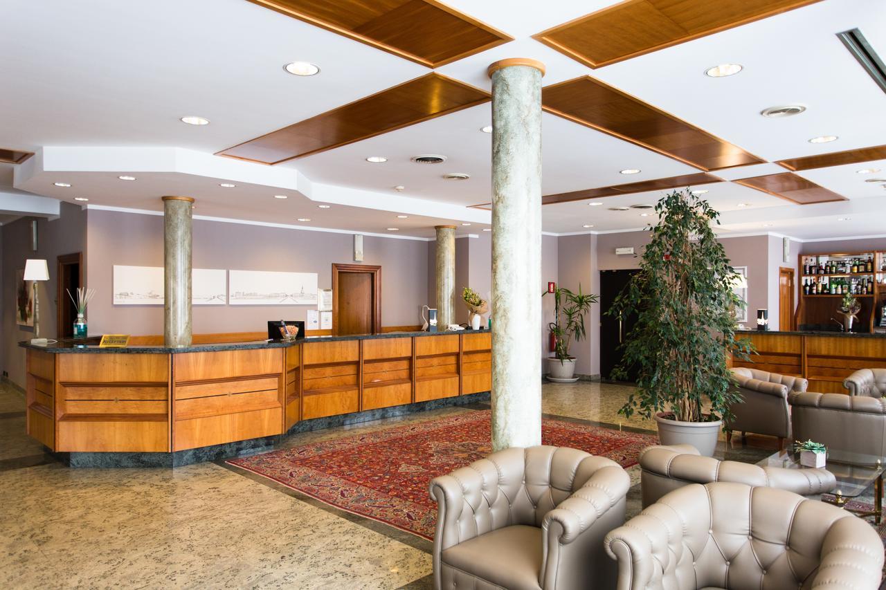 Leinì Air Palace Hotel מראה חיצוני תמונה
