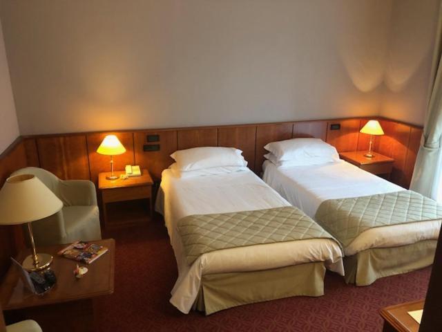 Leinì Air Palace Hotel מראה חיצוני תמונה